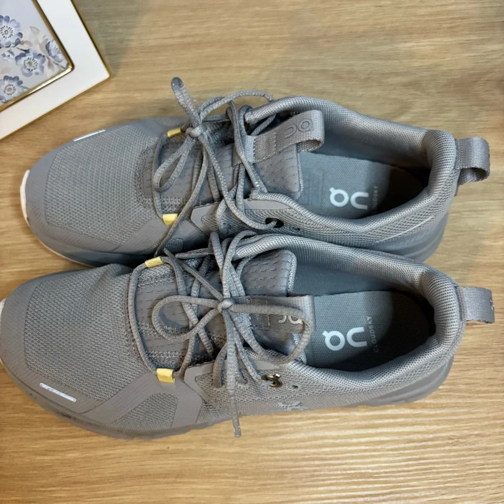 Kids OnCloud shoes - 4.5y - Picture 2 of 7